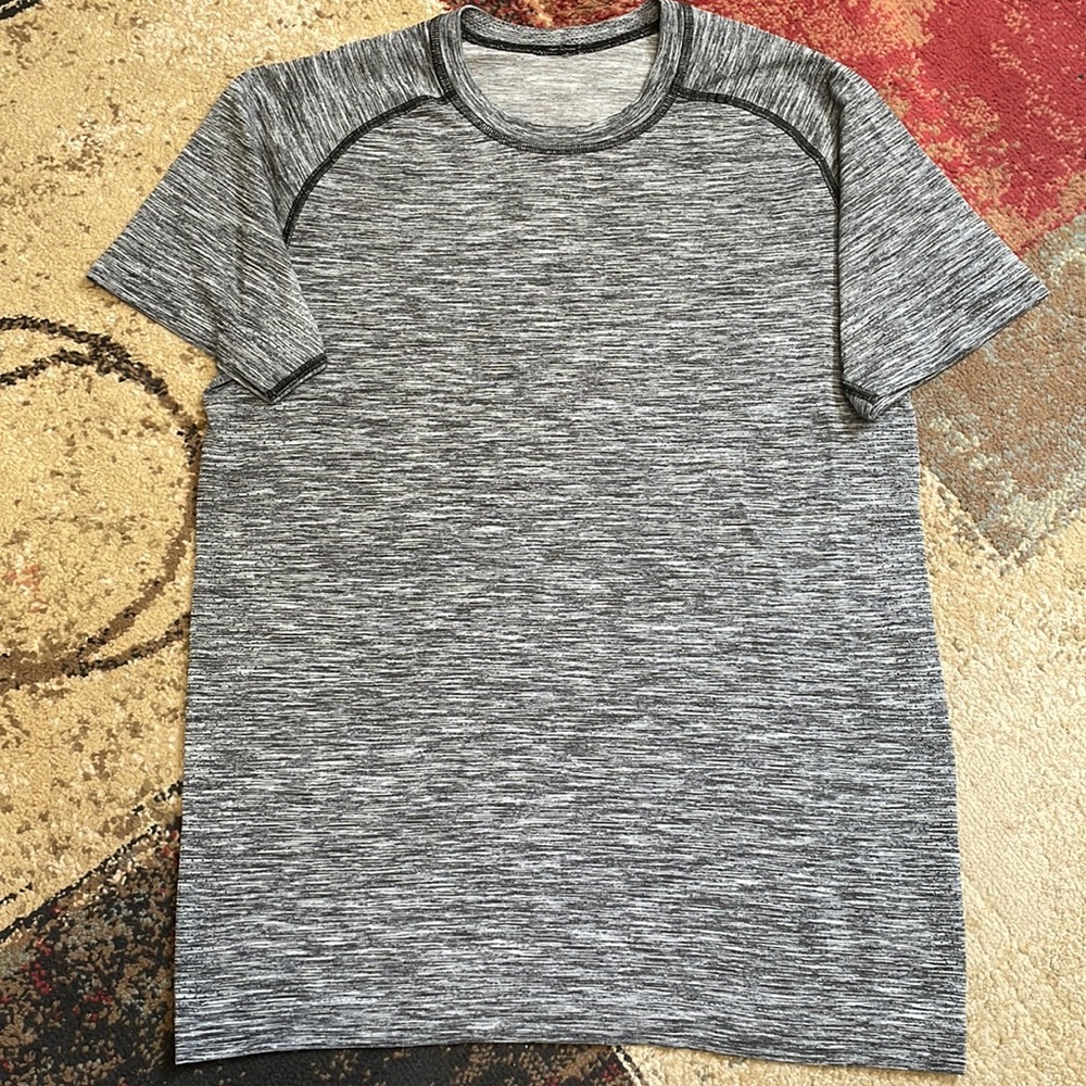 Lululemon mens S SS T
